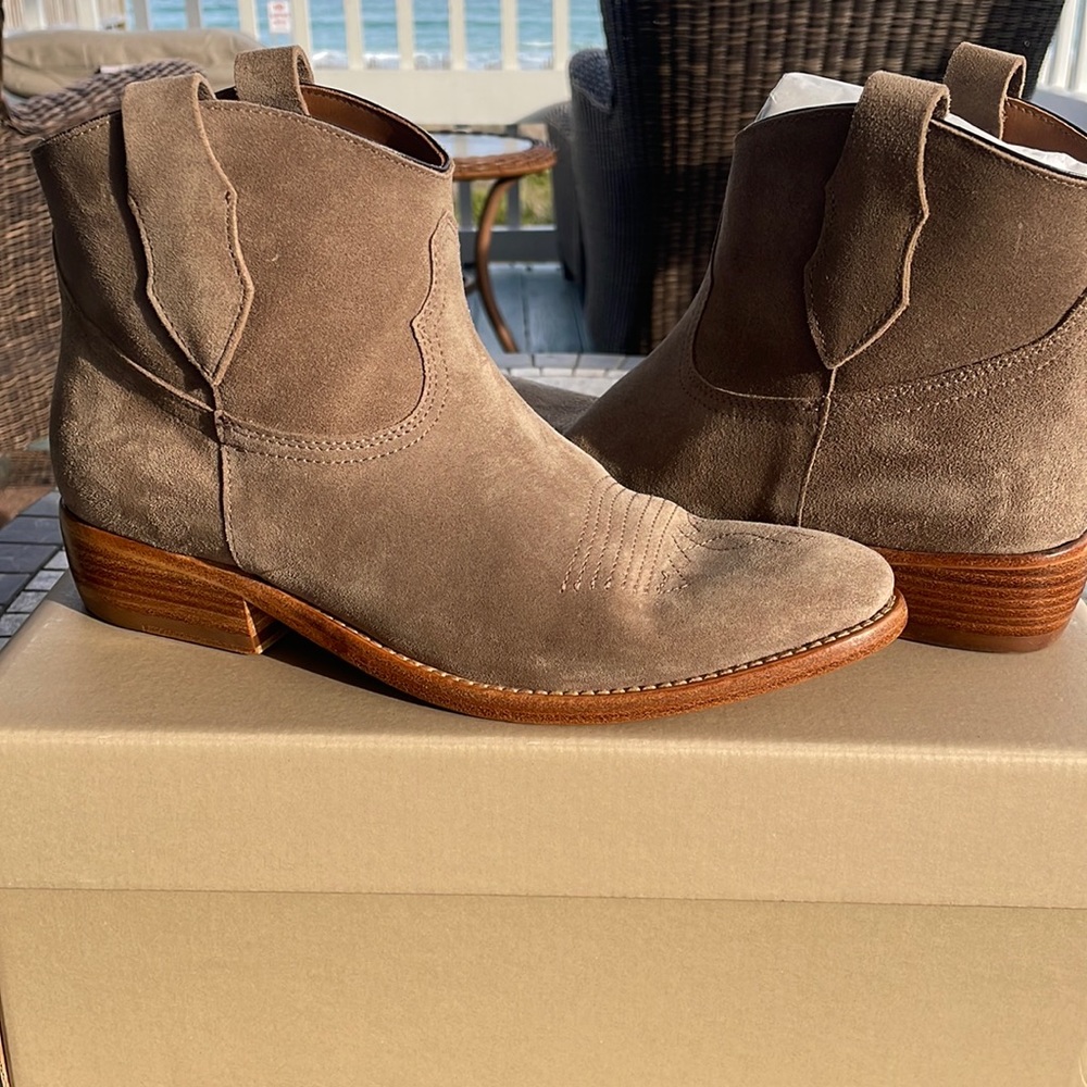 Esse Tu Esse BRAND NEW Booties